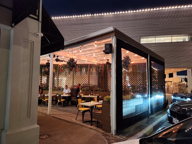 Numero28 Highland Village